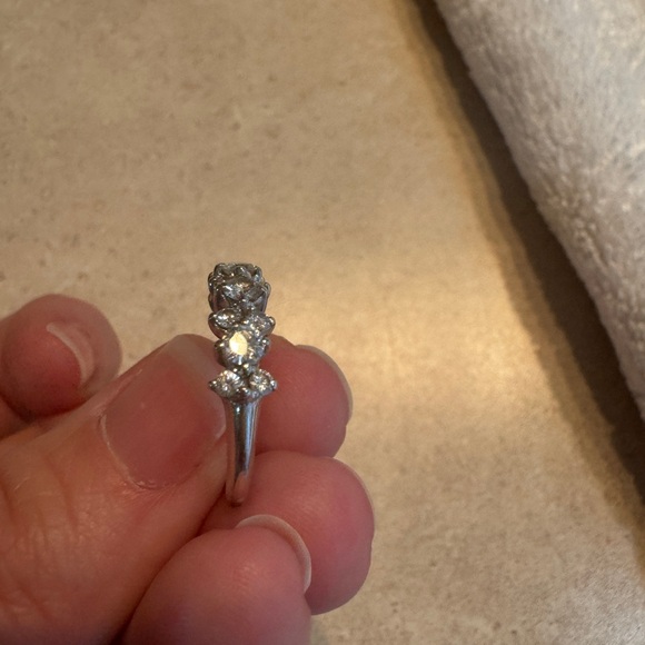 14k white gold authentic Diamond band - Picture 4 of 5